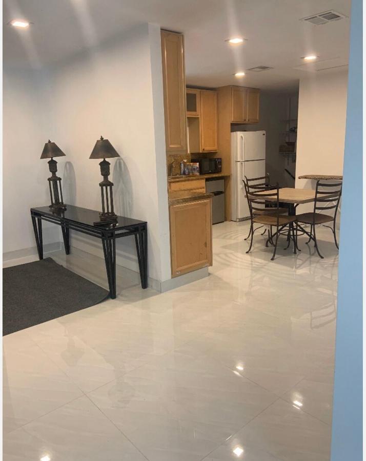 Room & Private Bathroom 布卡拉顿 外观 照片