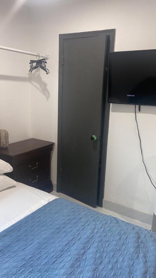 Room & Private Bathroom 布卡拉顿 外观 照片