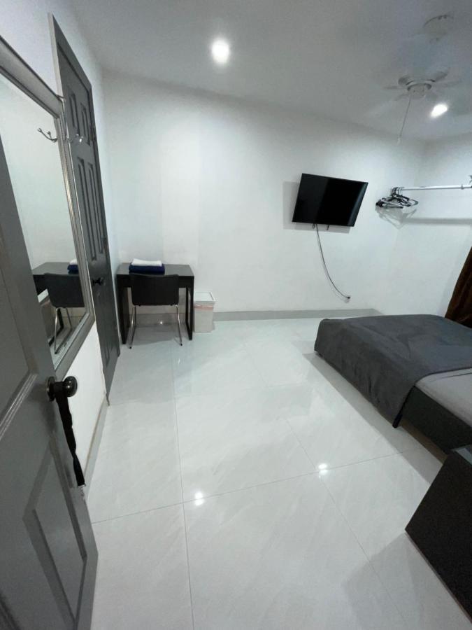 Room & Private Bathroom 布卡拉顿 外观 照片