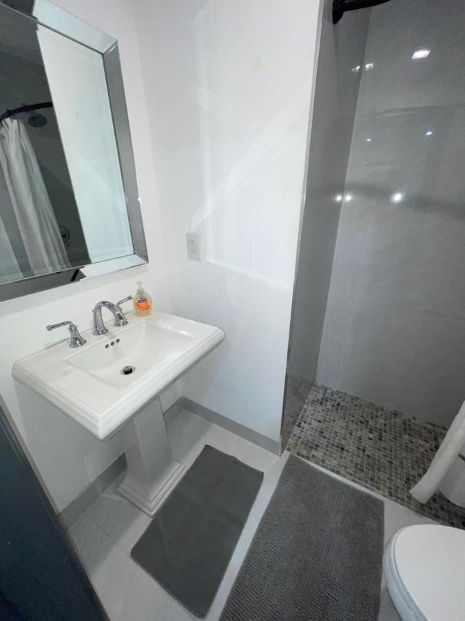 Room & Private Bathroom 布卡拉顿 外观 照片